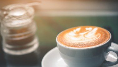 Flat white kawa biała - jak ją przyrządzić? Biała kawa z mlekiem